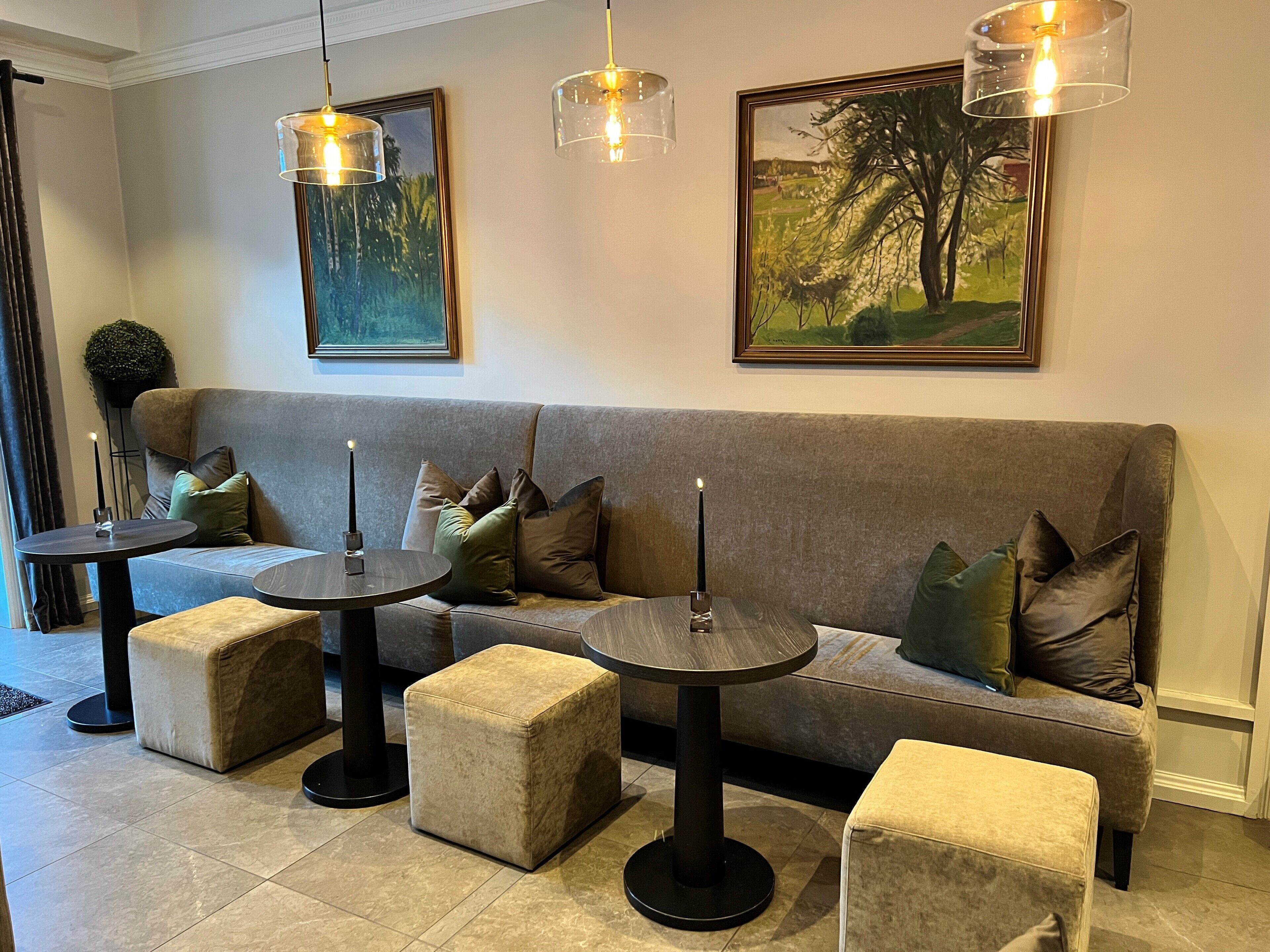 Lobby-lounge