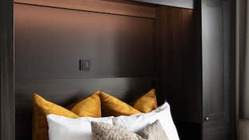 Colchones con pillow-top, cortinas blackout y sistema de insonorización