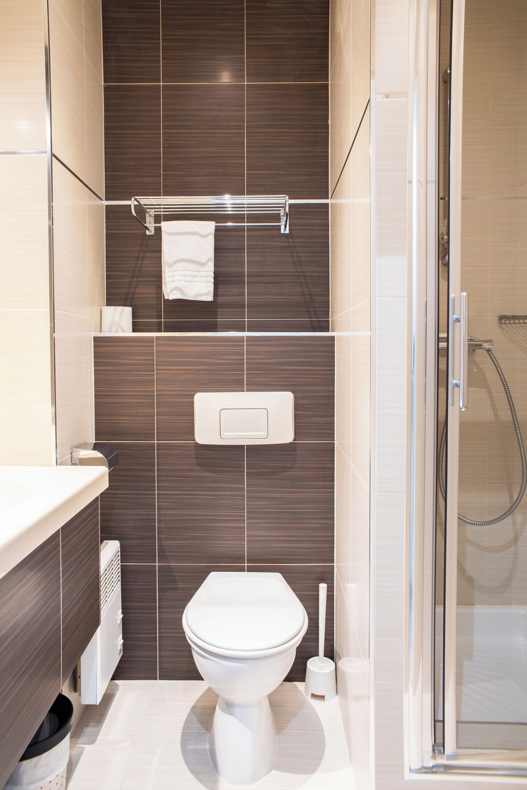 double room | bathroom | shower, free toiletries, hair dryer, towels