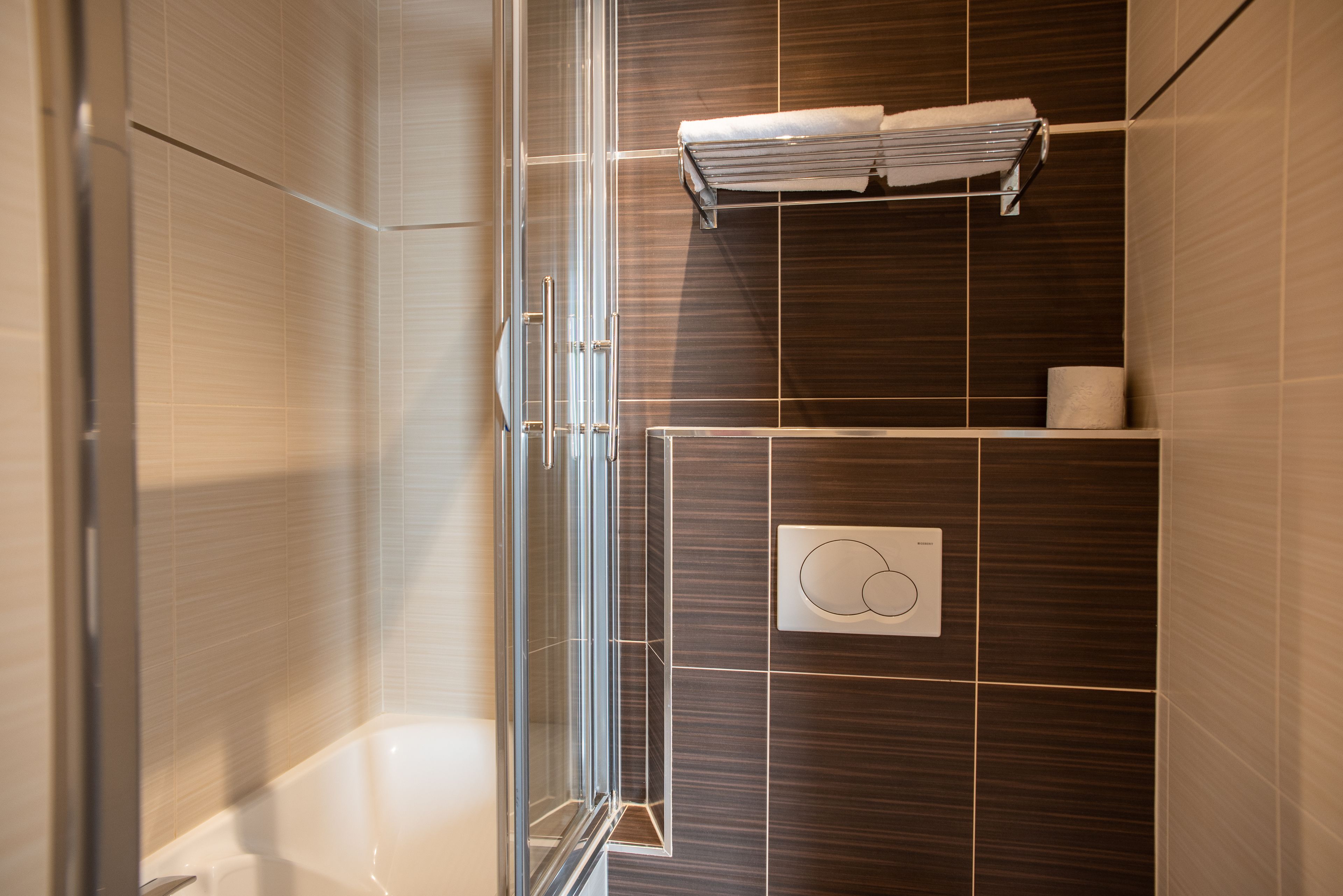 deep-soaking bathtub