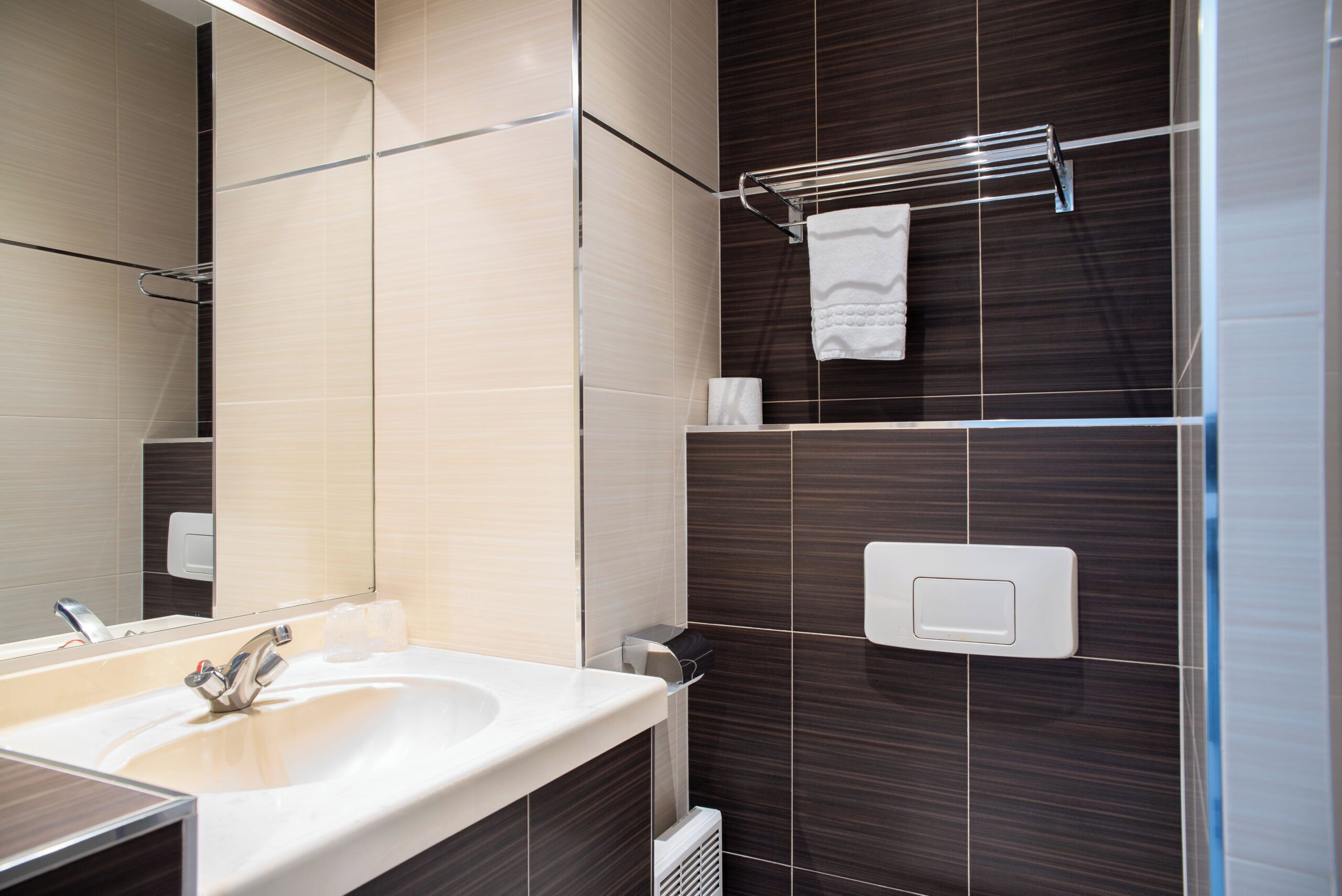 double room | bathroom | shower, free toiletries, hair dryer, towels