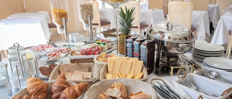 Frokostbuffé hver dag (EUR 10.9 per person)