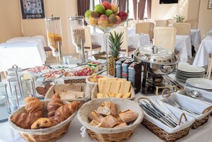 Desayuno buffet todos los días (con cargo)