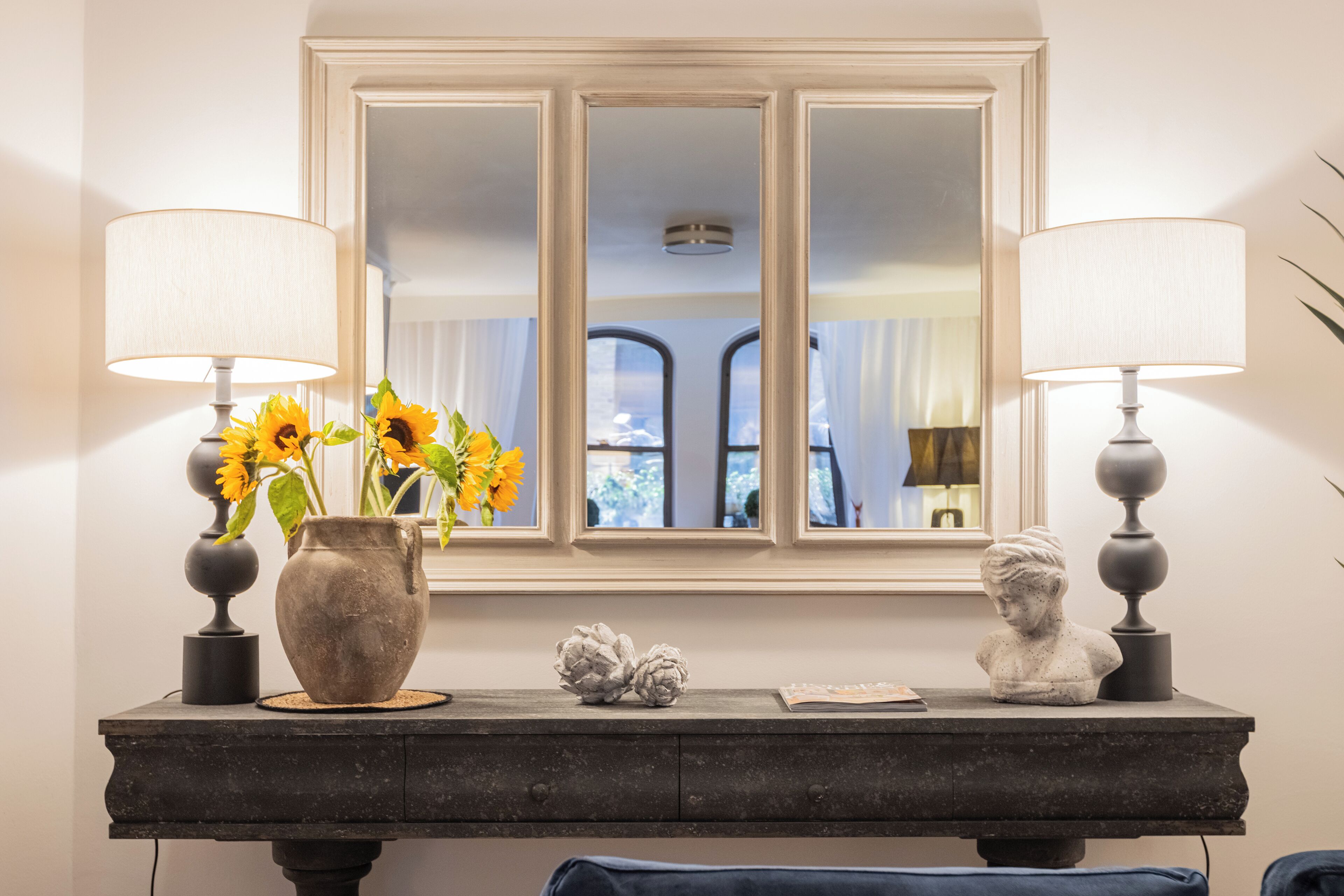 Executive Apartment, 3 Bedrooms | Oppholdsområde | LCD-TV, DVD-spiller og iPod-dokkingstasjon