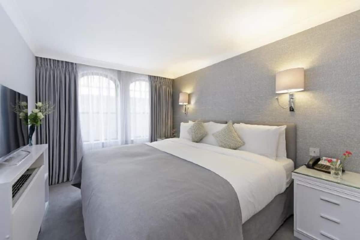 1 bedroom, premium bedding, in-room safe, desk