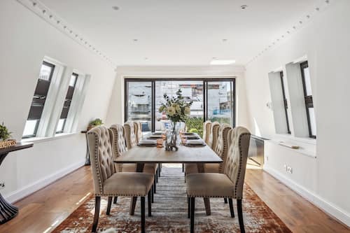 Presidential-Penthouse | Essbereich im Zimmer