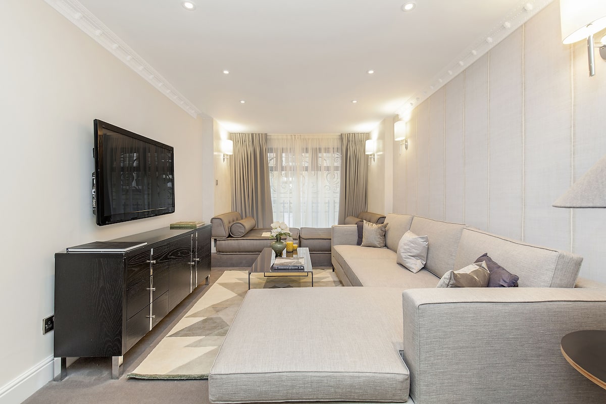 Signature Apartment, 1 Bedroom | Living room | LCD TV, DVD player, iPod dock