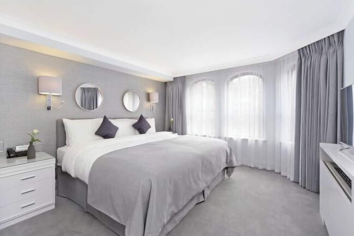 1 bedroom, premium bedding, in-room safe, desk