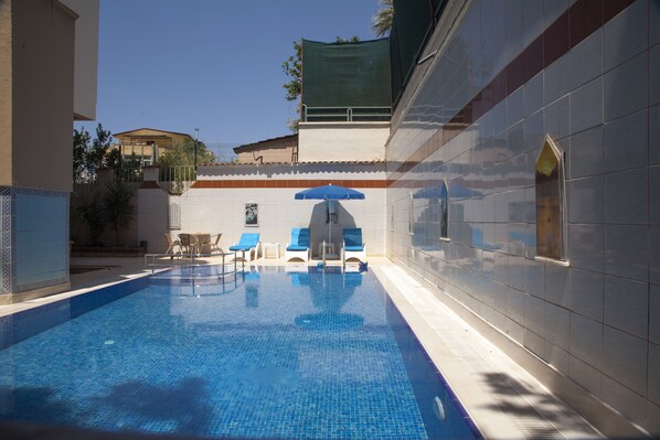 Outdoor pool, pool loungers