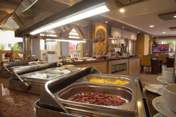 Daily buffet breakfast for a fee