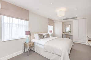 Three Bedroom Deluxe | In-room safe, iron/ironing board, free cribs/infant beds, free WiFi - Ashburn Court (London)