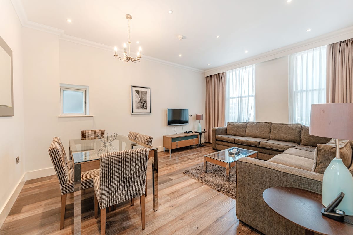 Deluxe Apartment, 2 Bedrooms | Vista dalla camera