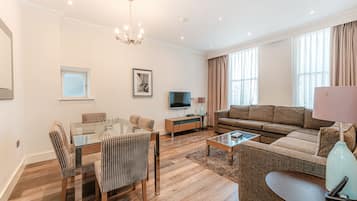 Deluxe Apartment, 2 Bedrooms | Näkymä huoneesta