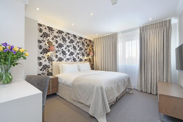 Deluxe One Bedroom Apartment