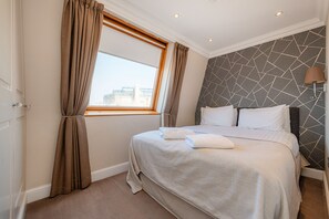 Three Bedroom Penthouse Apartment | Premium bedding, in-room safe, desk, iron/ironing board - Manson Place (London)