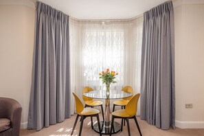 Standard Apartment, 1 Bedroom with Patio (Lower Ground Floor) | In-room dining - Manson Place (London)