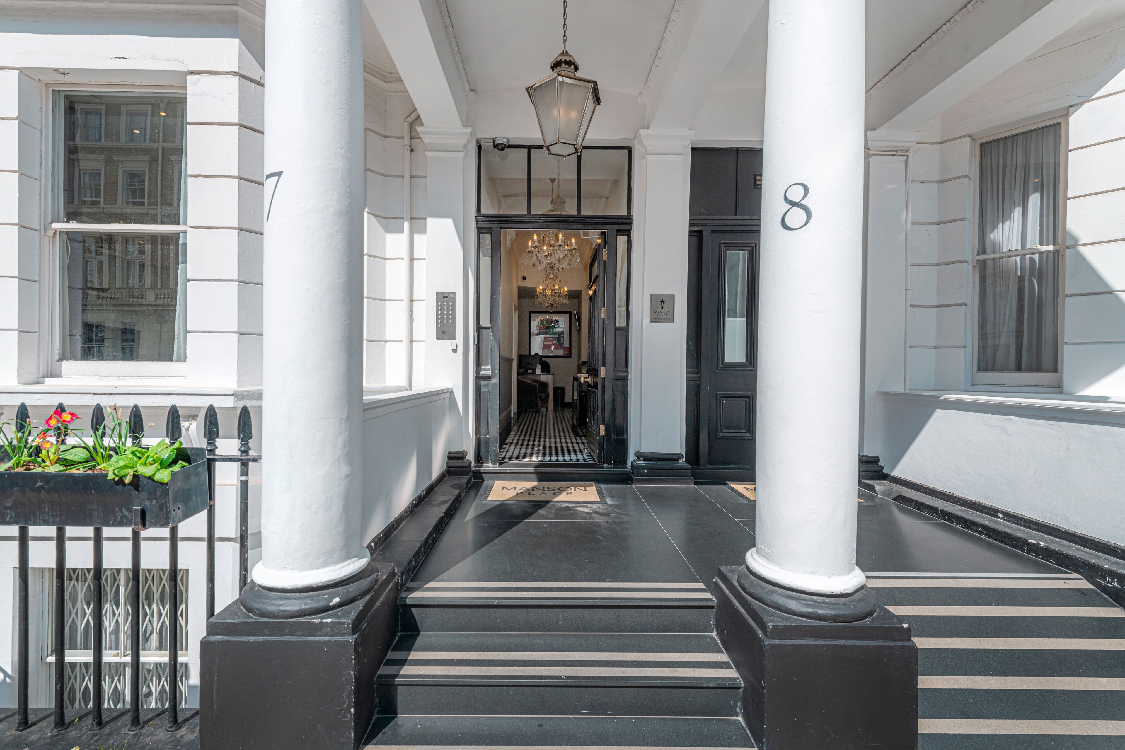 Façana frontal de l'allotjament