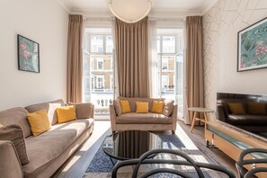 Căn hộ Deluxe, 2 phòng ngủ | Khu phòng khách | TV màn hình phẳng, đầu đĩa DVD 