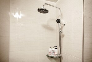 Ducha del cuarto de baño