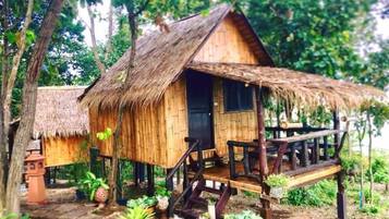 Forest Hut | Banheiro | Produtos de toalete grátis, secador de cabelo, roupões de banho