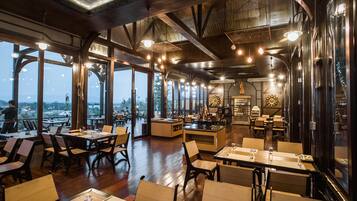 Café da manhã, almoço e jantar