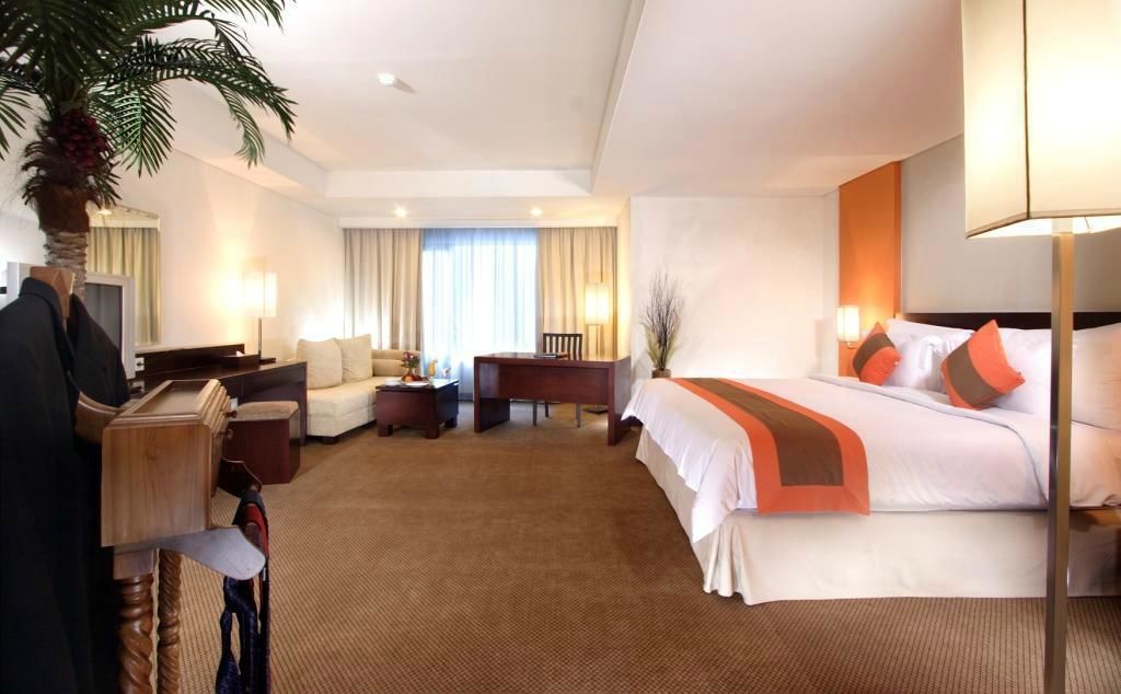 Executive Room, 1 Double Bed, Non Smoking, City View | Premium bedding, minibar, in-room safe, desk