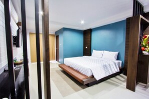 Deluxe Double Room | Minibar, desk, soundproofing, rollaway beds