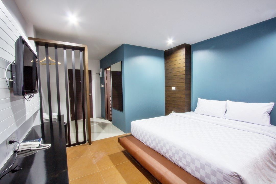 Minibar, desk, soundproofing, rollaway beds