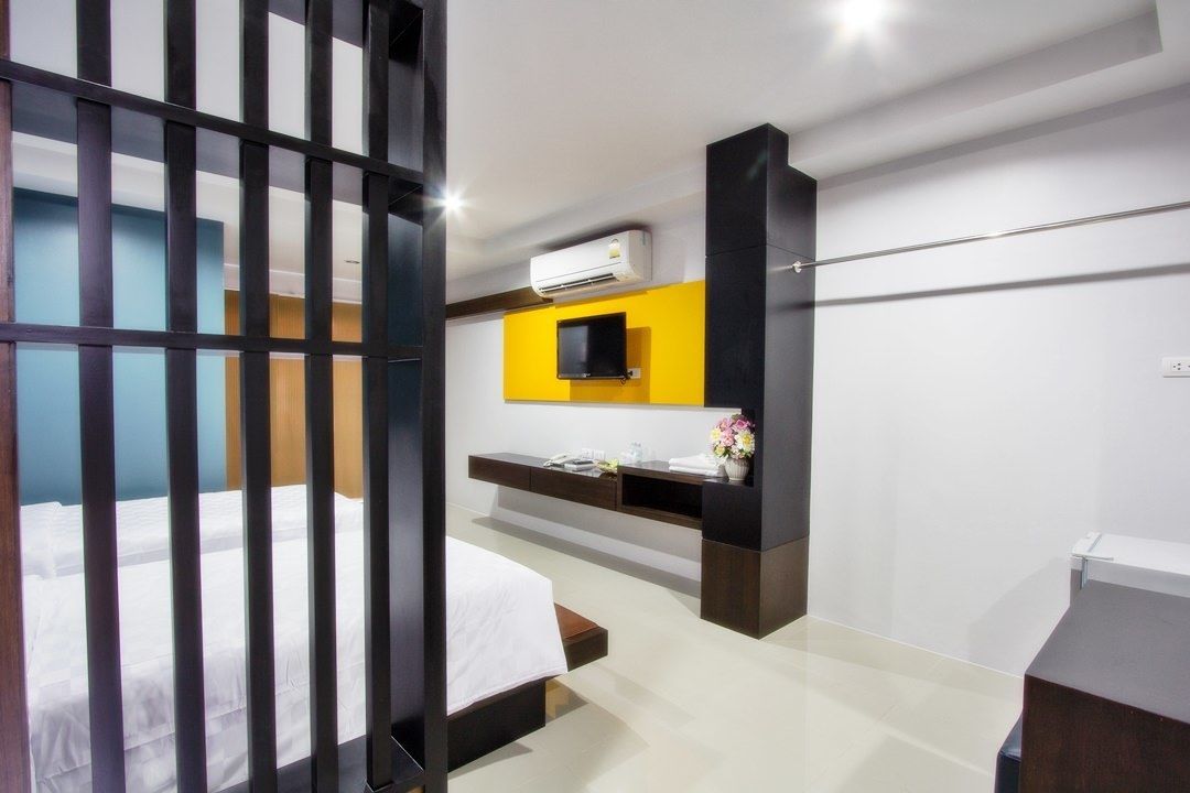 deluxe twin room | minibar, desk, soundproofing, rollaway beds