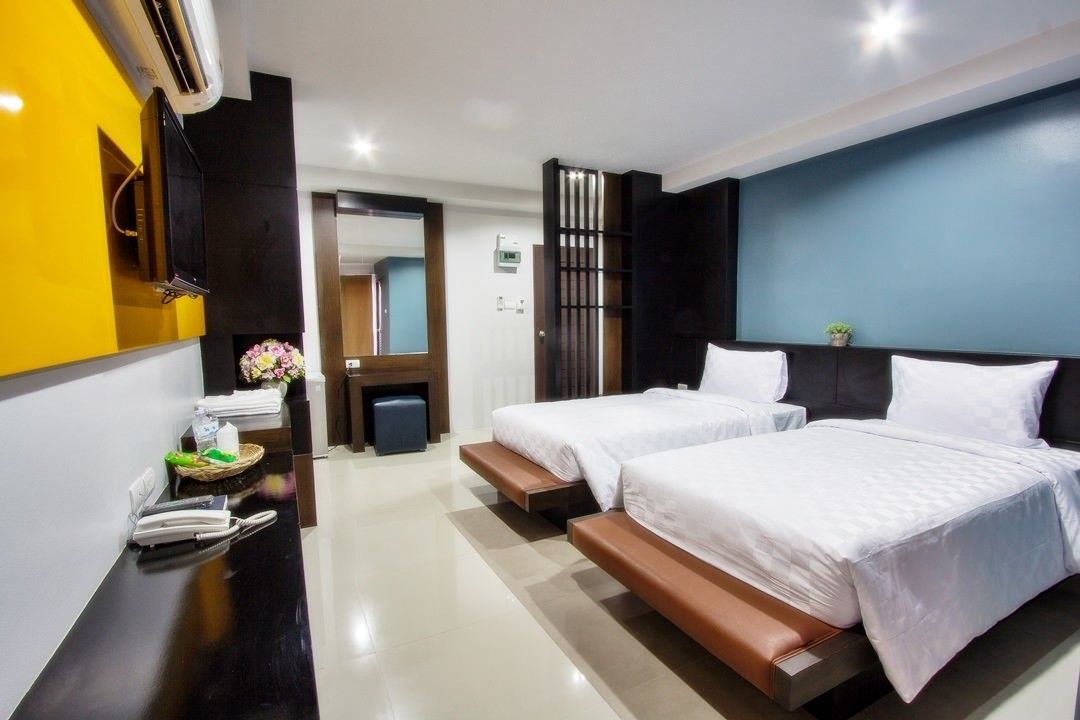 deluxe twin room | minibar, desk, soundproofing, rollaway beds