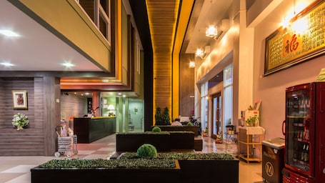 Lobby. Maison de Cheer
