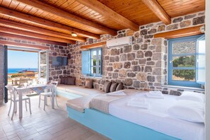 Grand House | Premium bedding, soundproofing, iron/ironing board - Pserimos Villas (Kalymnos)