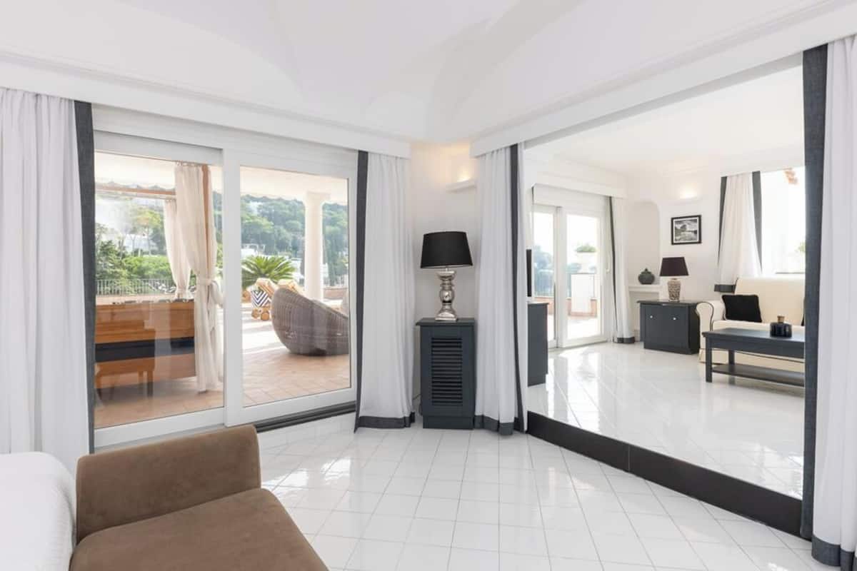 Exclusive Suite, 2 Bedrooms, Sea View | 1 bedroom, minibar, in-room safe, individually decorated