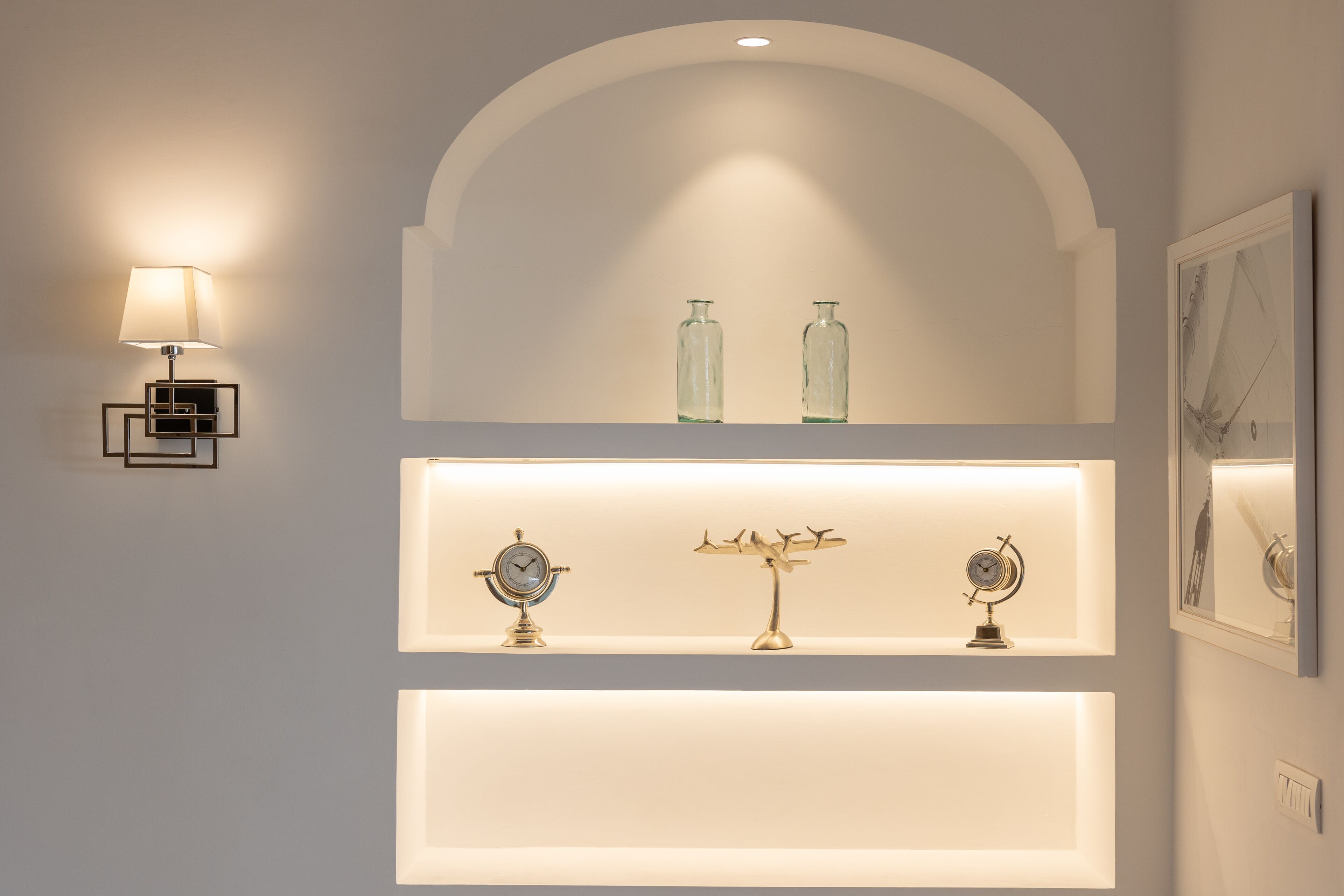 suite, 1 bedroom, sea view | minibar, in-room safe, individually decorated, individually furnished