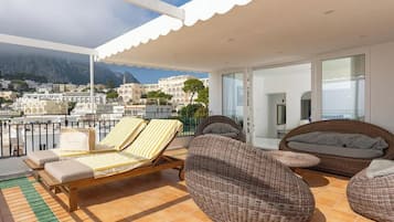 Superior Suite, 2 Bedrooms, Sea View | Terrace/patio