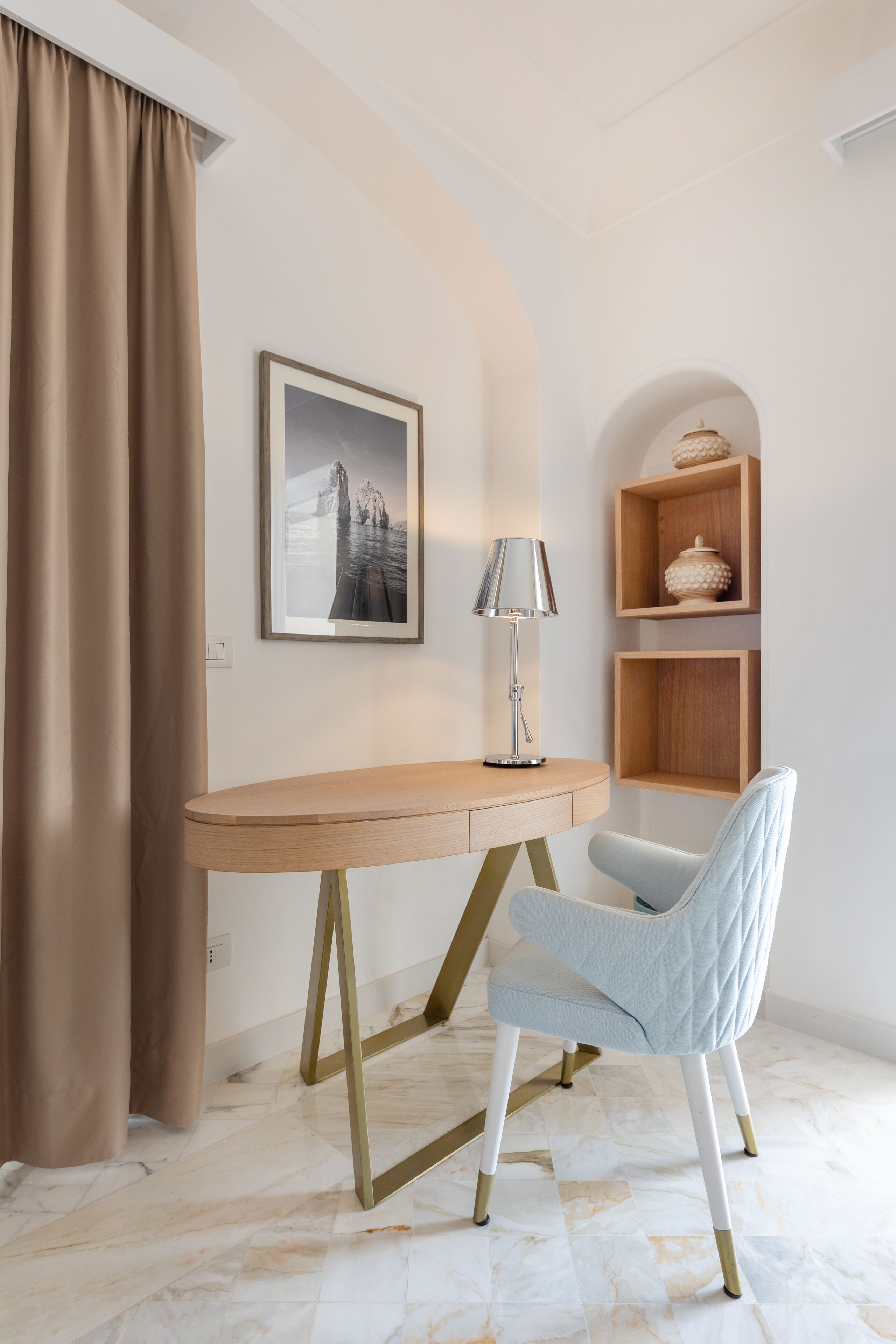 suite, 1 bedroom, sea view | minibar, in-room safe, individually decorated, individually furnished