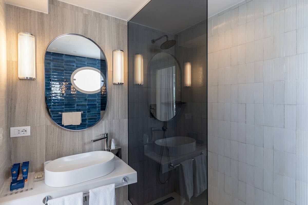 superior room, 1 bedroom, sea view | bathroom | free toiletries, hair dryer, slippers, towels