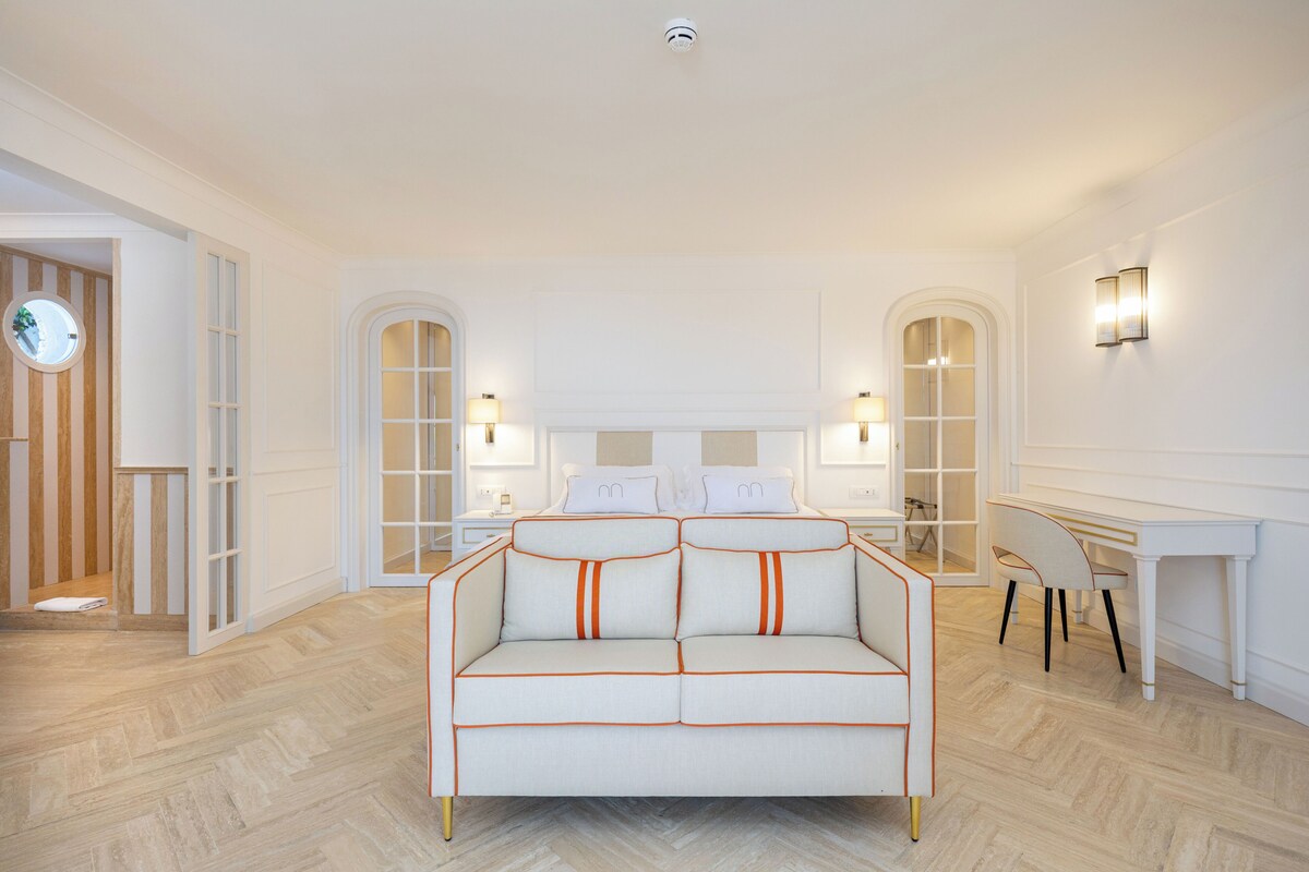 Suite, Private Pool, Sea View | Minibar, in-room safe, desk, blackout drapes
