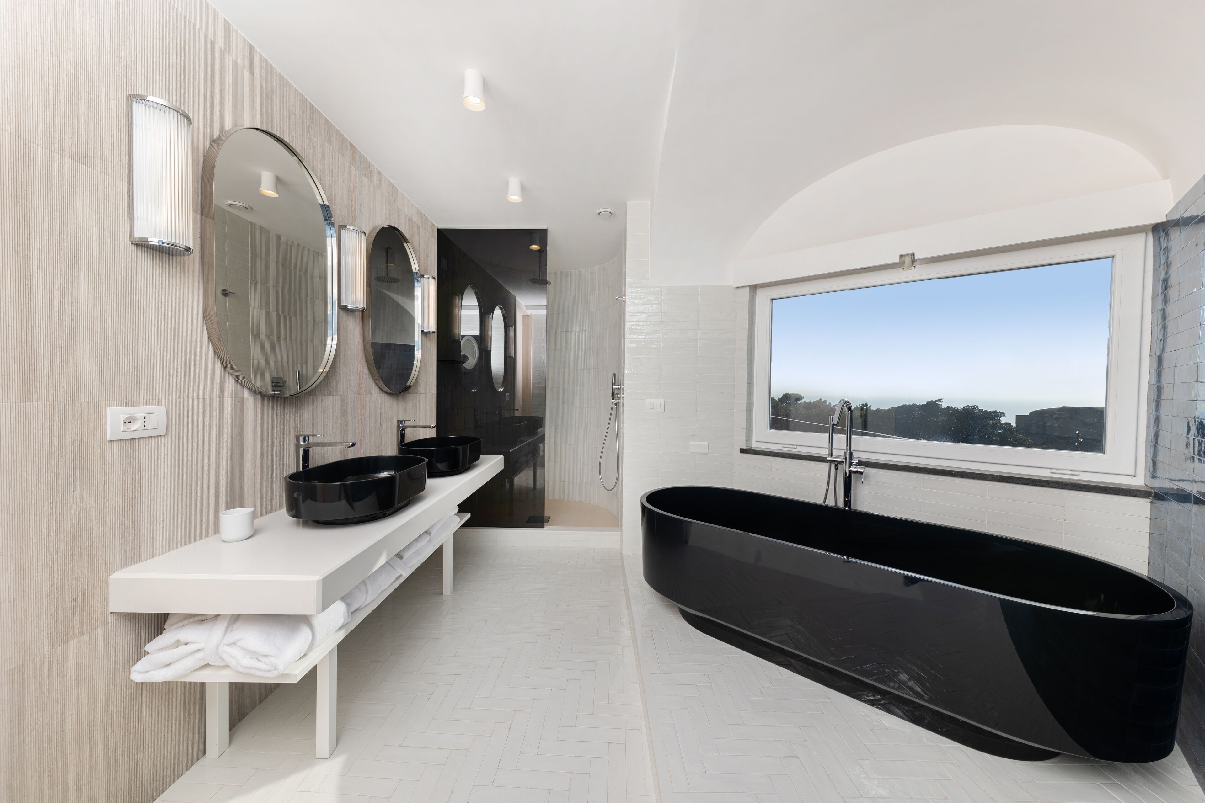 suite, 1 bedroom, sea view | bathroom | free toiletries, hair dryer, slippers, towels