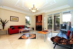 Family House, Beachside | Living room