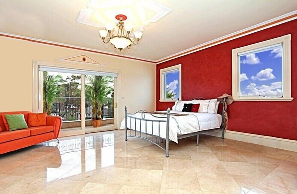 Family House, Beachside