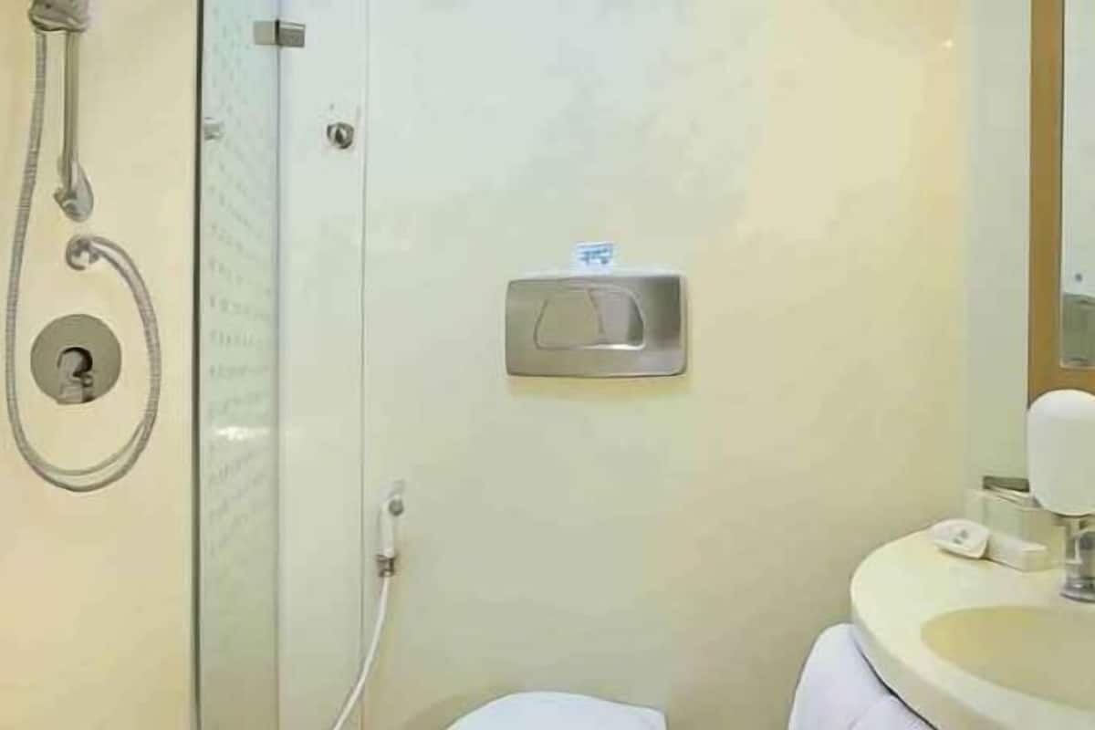 Bathroom | Shower, free toiletries, hair dryer, slippers