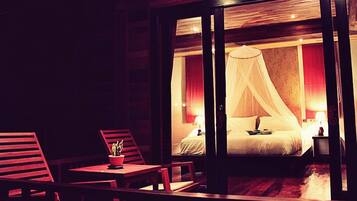 Beachfront Wooden Villa | Premium bedding, in-room safe, desk, free cots/infant beds