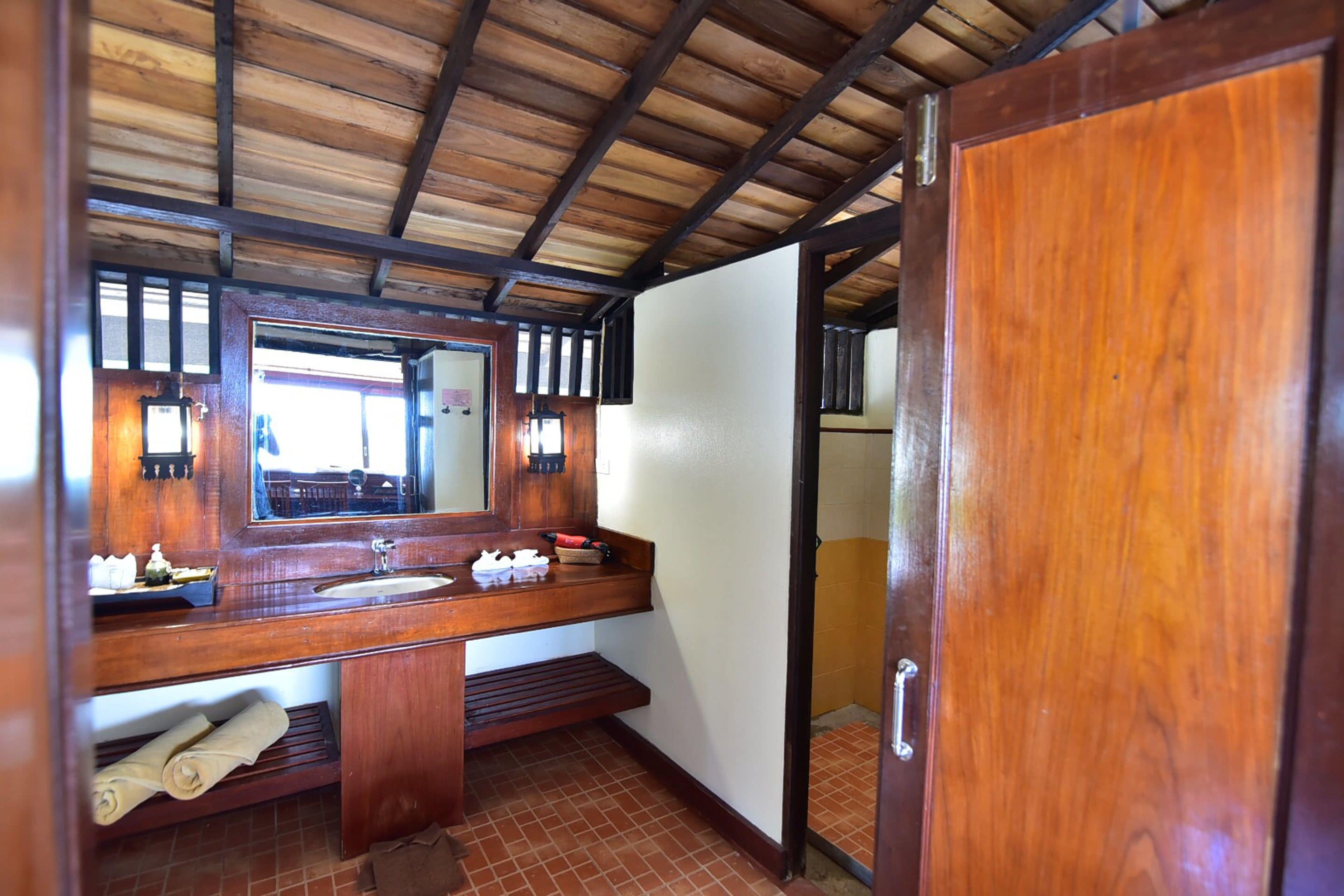 separate bathtub and shower, free toiletries, hair dryer, bathrobes