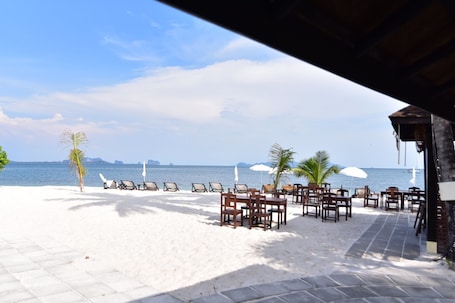 Private beach, sun loungers, scuba diving, kayaking