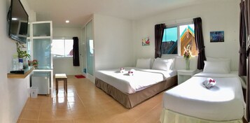 Quarto casal família | Escrivaninha, Wi-Fi de cortesia