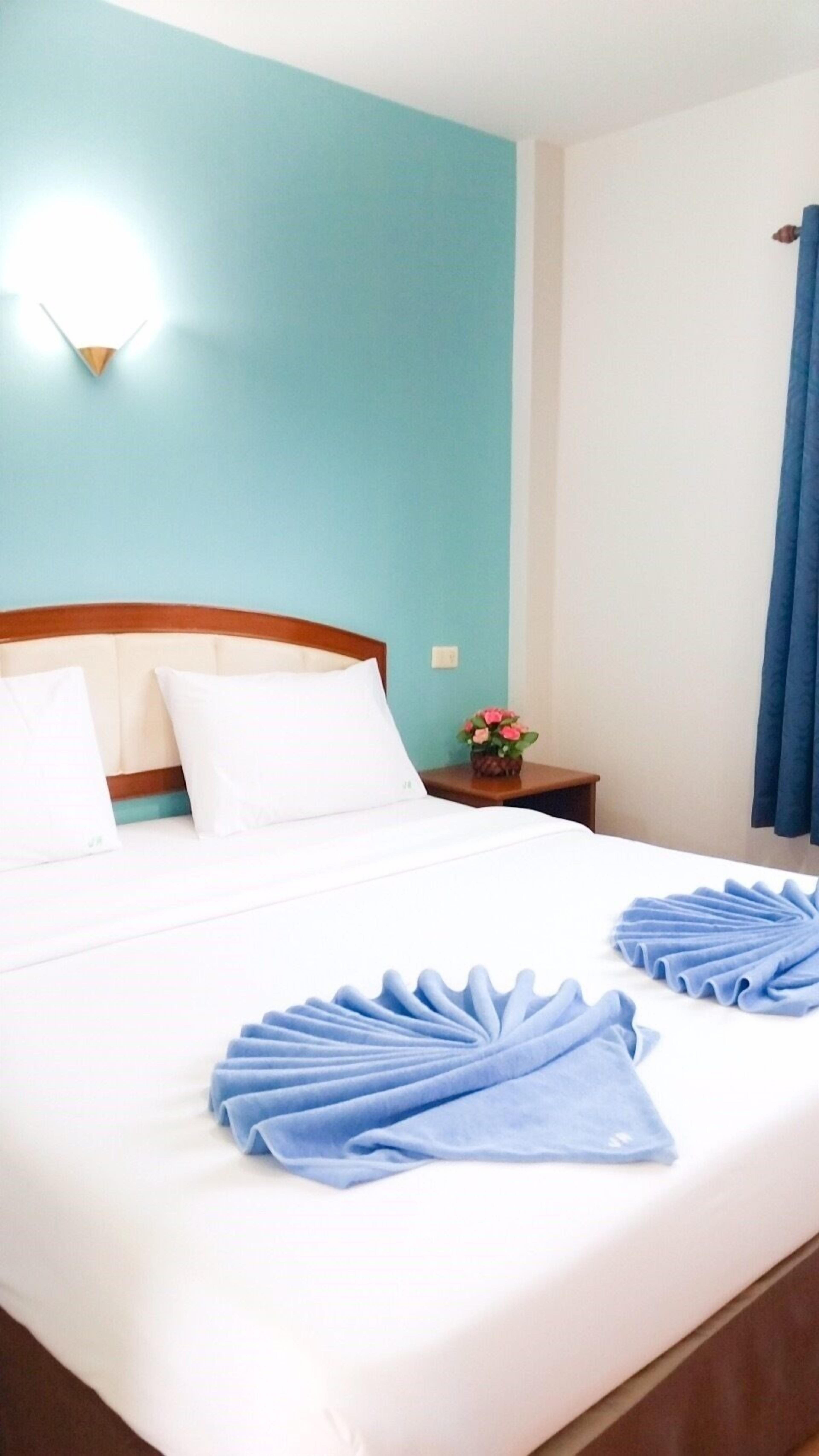 standard double room, 1 king bed | 1 bedroom, desk, free wifi