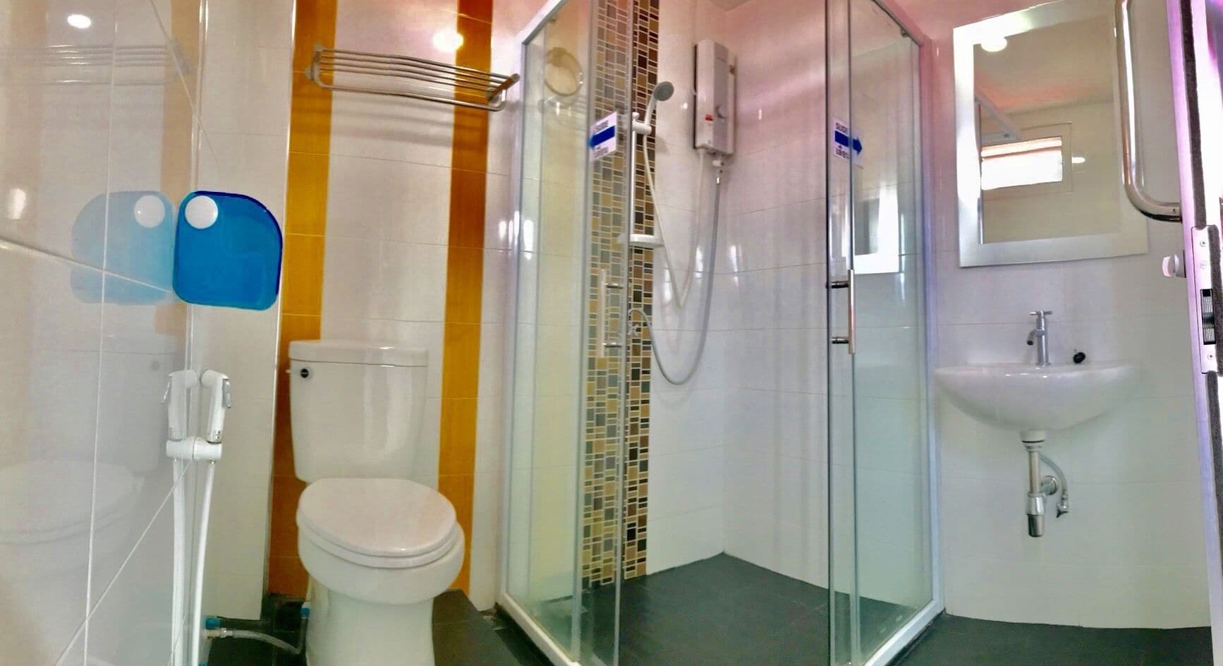 family double room | bathroom | shower, free toiletries, towels