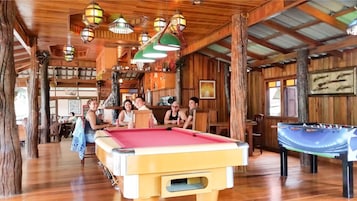Bar (en la propiedad)