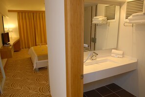 Minibar, in-room safe, desk, free WiFi - Hotel Egge (Cesme)